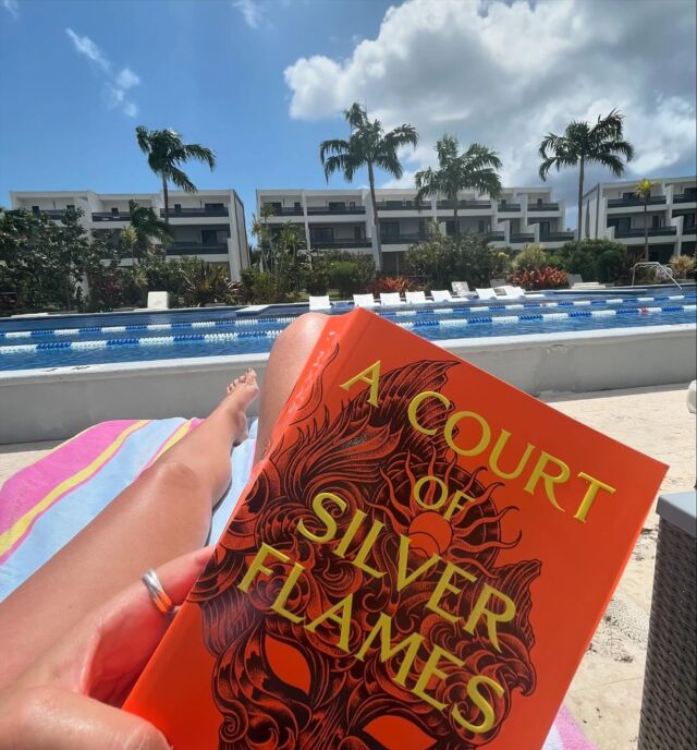 The final chapter 🧡

#acotar #love #reading #relax